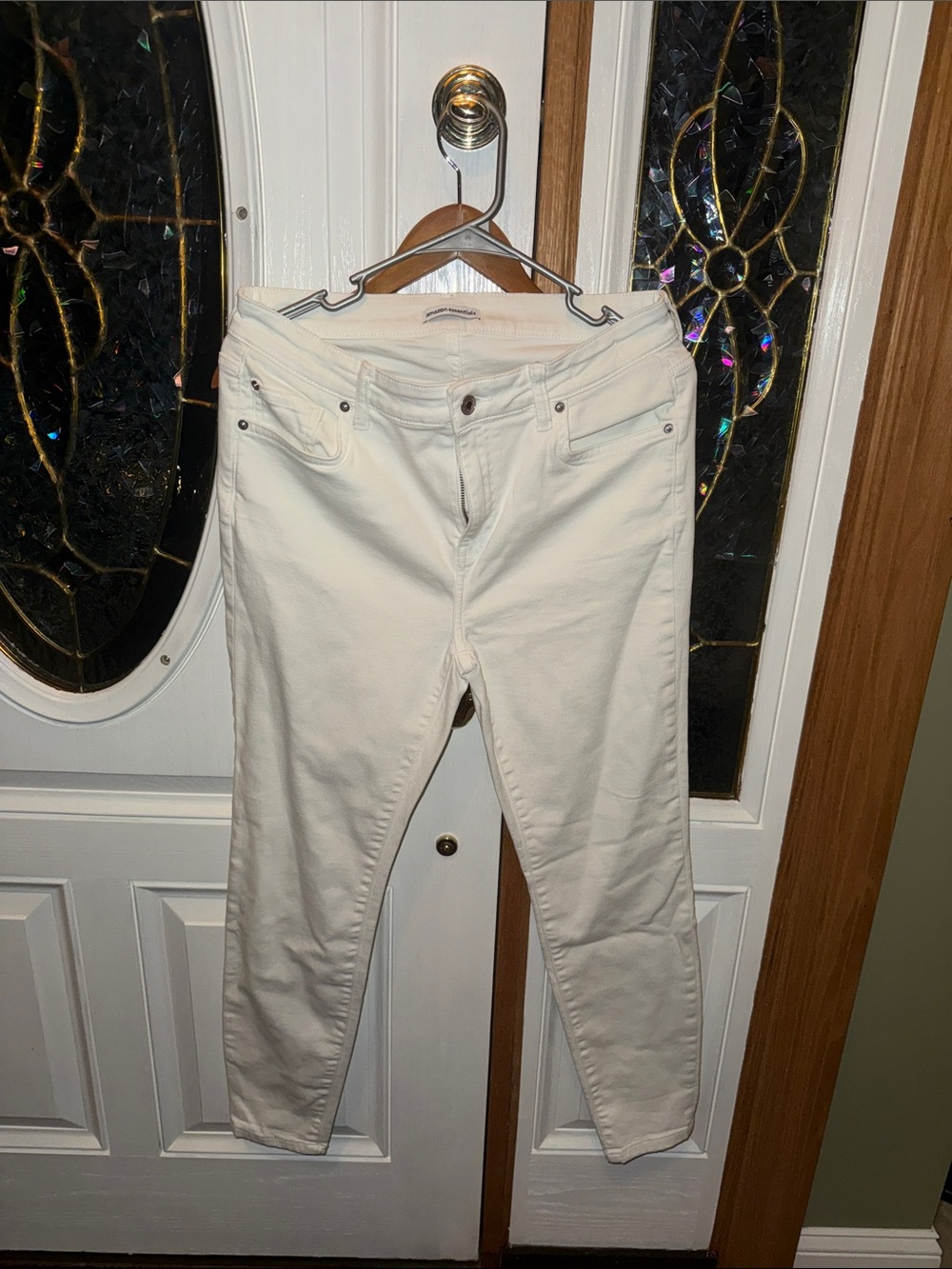 Amazon Essentials Women's White Slim Straight Jeans